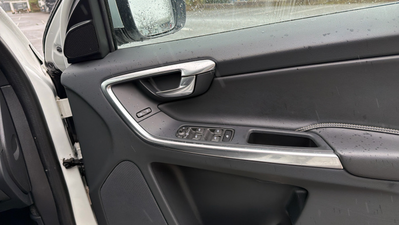 Volvo Xc60 D4 [190] R DESIGN Lux Nav 5dr Diesel Estate